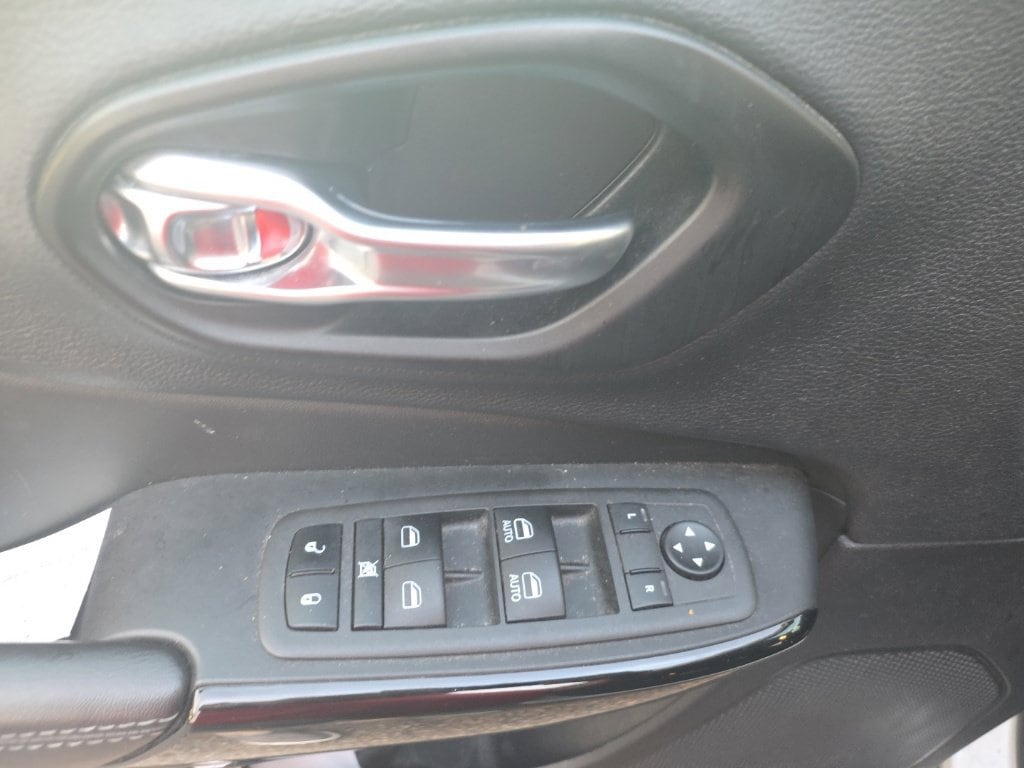 2023 Jeep Cherokee Altitude Lux 4x4 - Photo 10