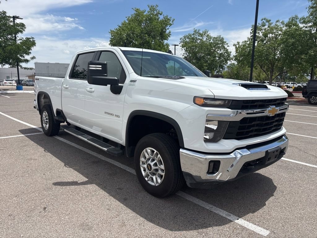 2025 Chevrolet Silverado HD LT 4WD Crew Cab Standard Box's photo