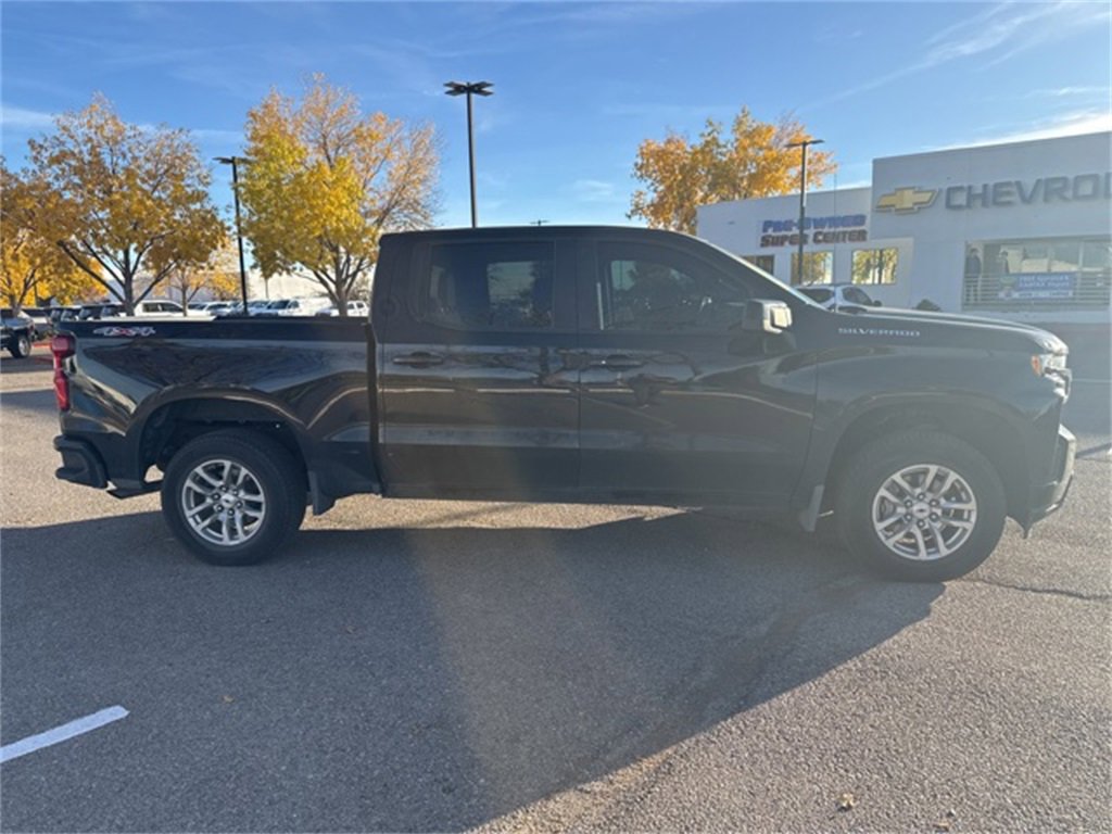 2022 Chevrolet Silverado 1500 RST photo 2