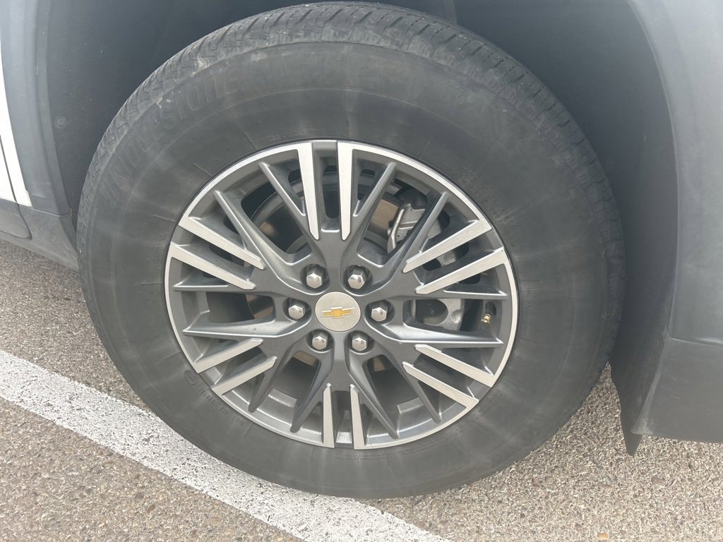 Certified 2025 Chevrolet Traverse LT SUV