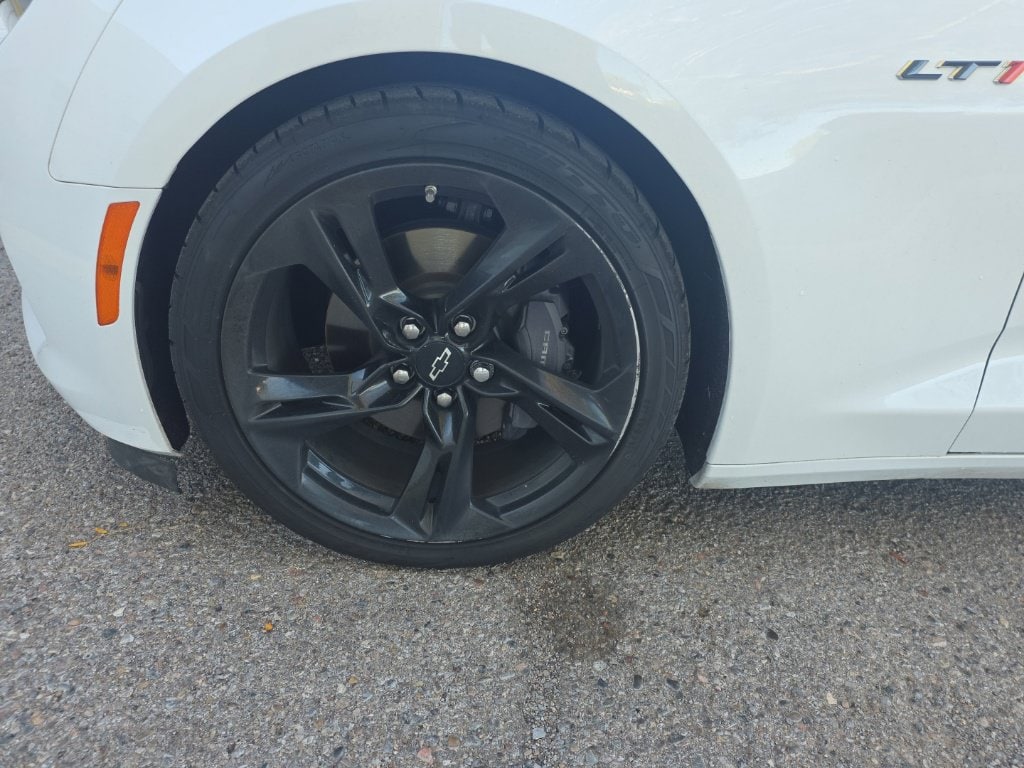 2021 Chevrolet Camaro LT1 - Photo 2