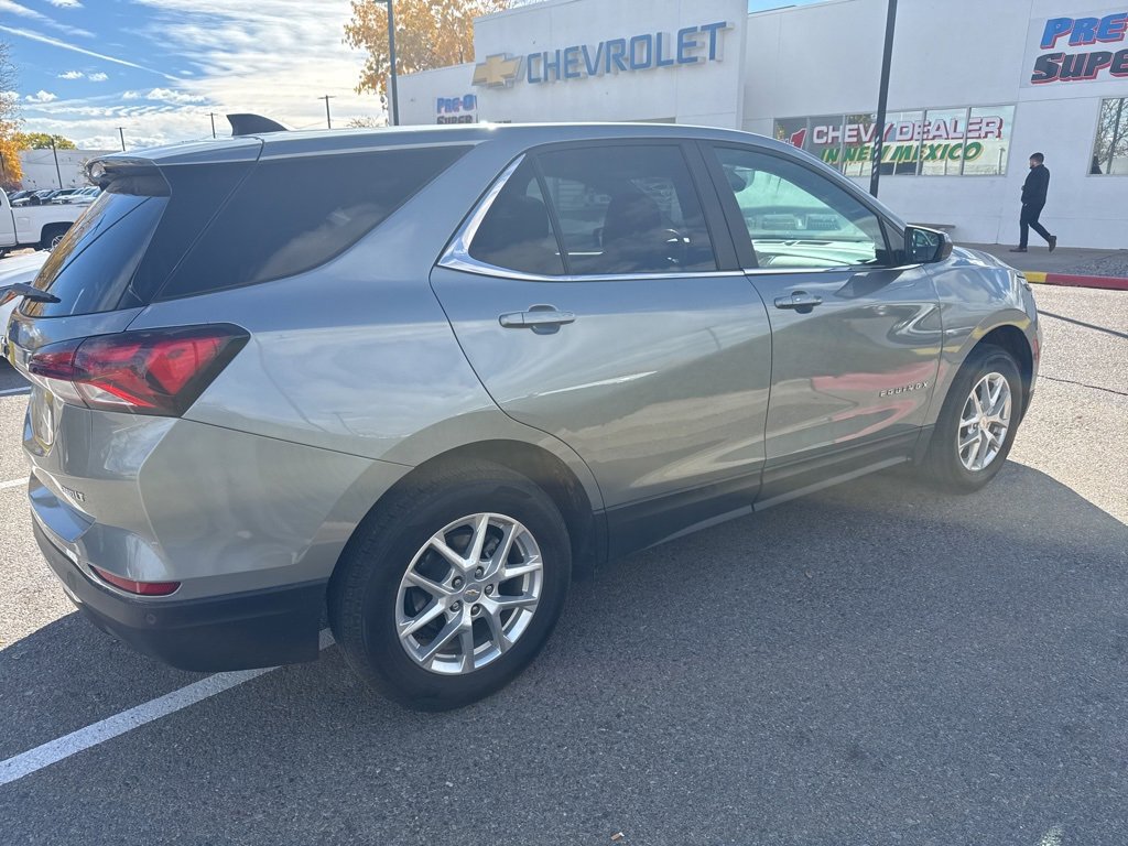 2024 Chevrolet Equinox LT photo 2