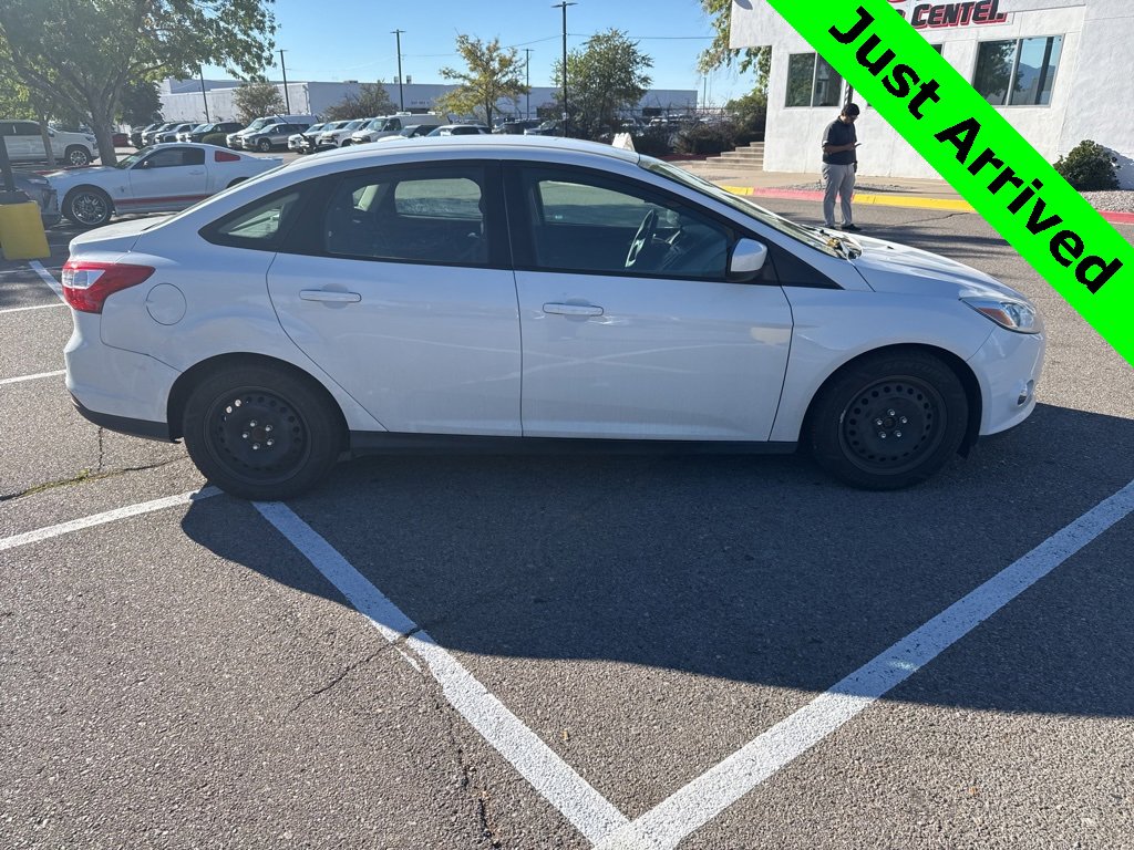 2012 Ford Focus SE photo 2