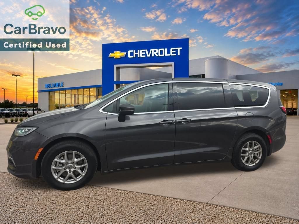 Used 2023 Chrysler Pacifica Touring L Minivan