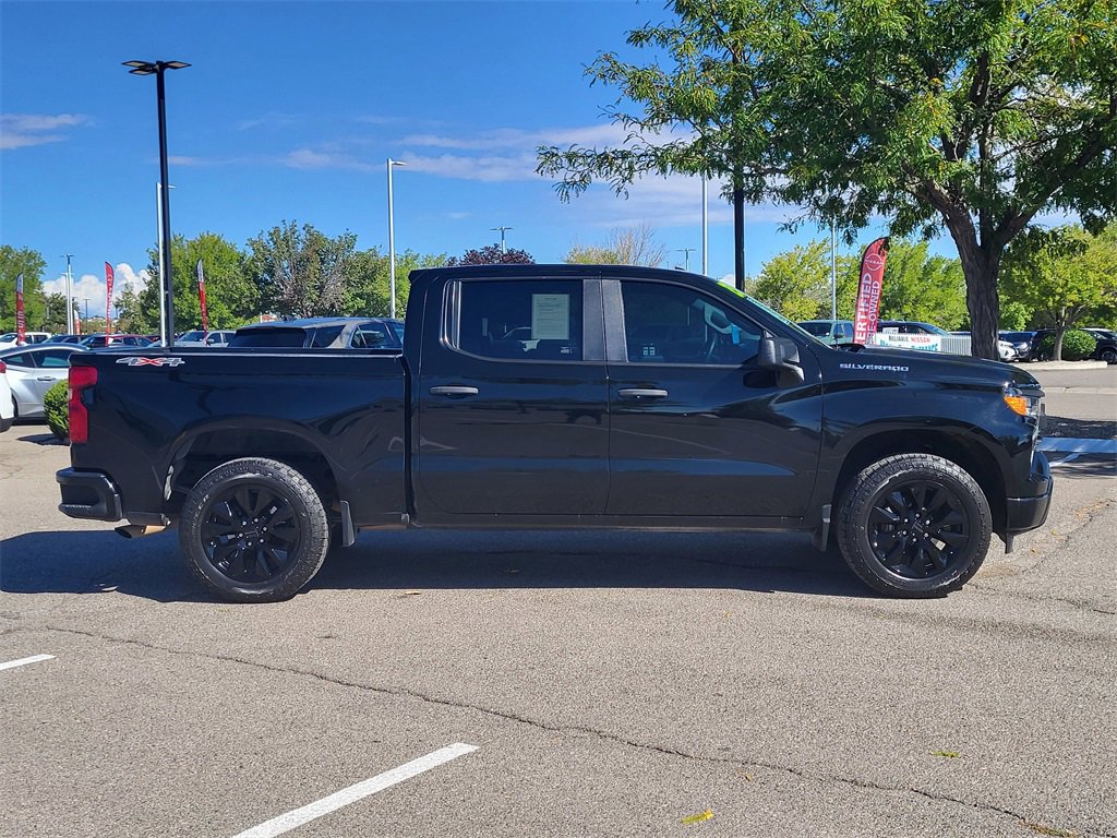 2023 Chevrolet Silverado 1500 Custom photo 2