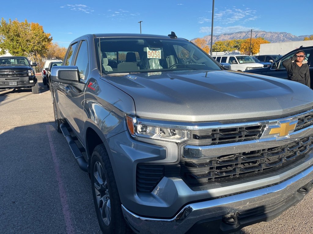 2024 Chevrolet Silverado 1500 LT photo 4