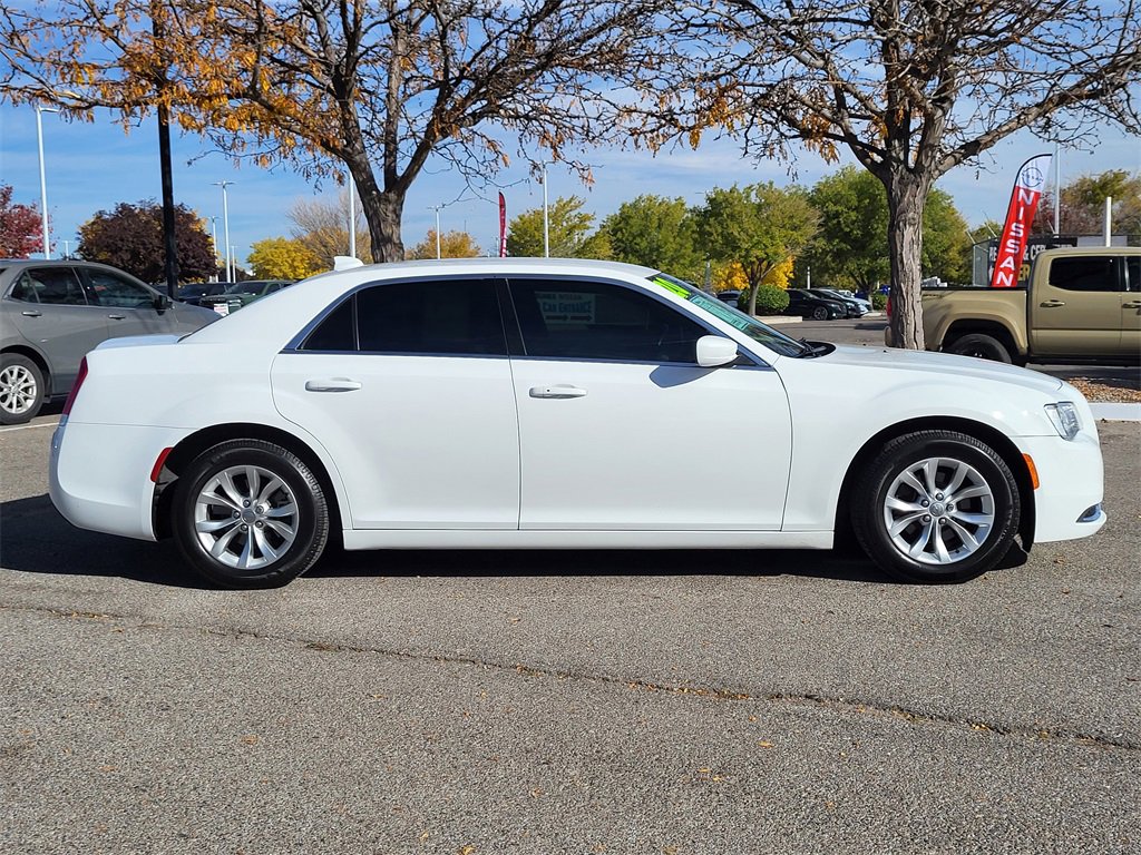 2020 Chrysler 300 Touring photo 2