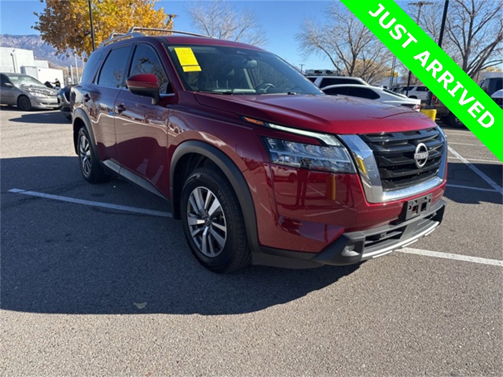 2022 Nissan Pathfinder SL's photo