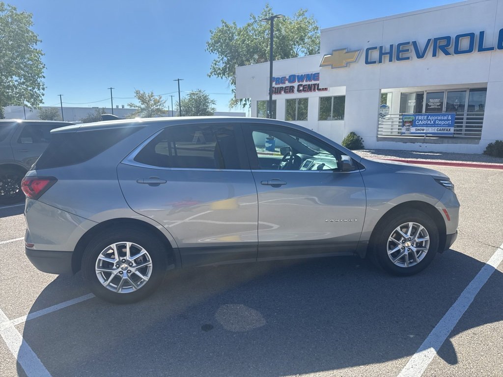 2023 Chevrolet Equinox LT photo 2