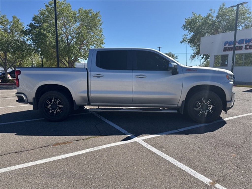 2021 Chevrolet Silverado 1500 LT photo 2
