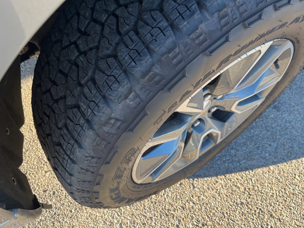 2024 Chevrolet Silverado 1500 LT photo 2