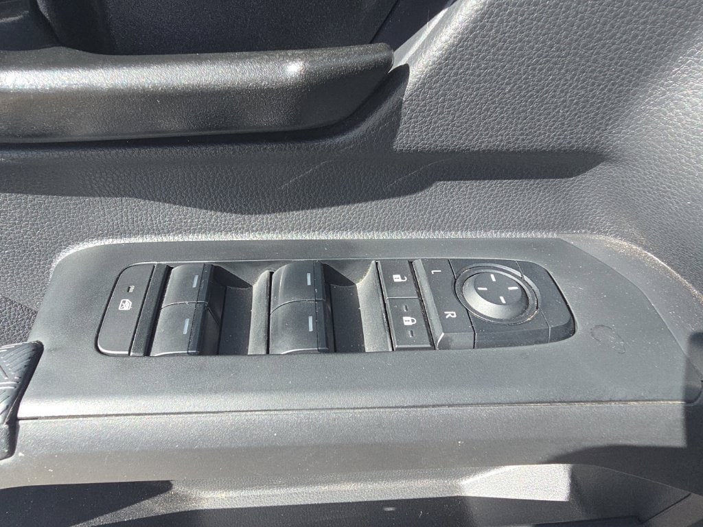 2024 Toyota Tacoma SR5 - Photo 12