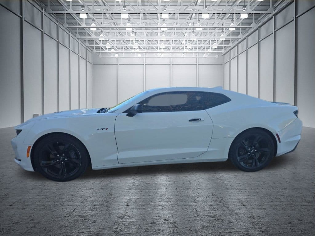 2021 Chevrolet Camaro LT1 - Photo 3