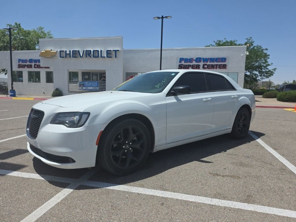2021 Chrysler 300 Touring's photo
