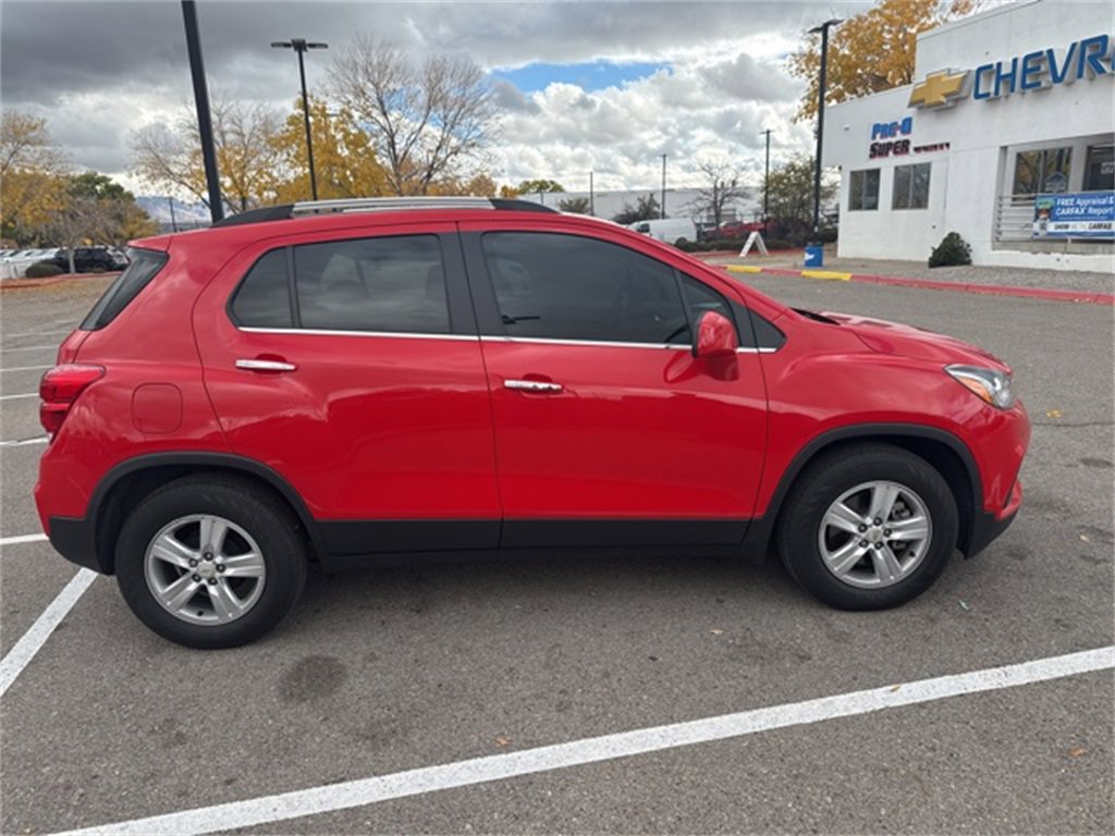 2020 Chevrolet Trax LT photo 2