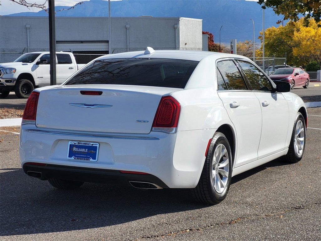 2020 Chrysler 300 Touring photo 3