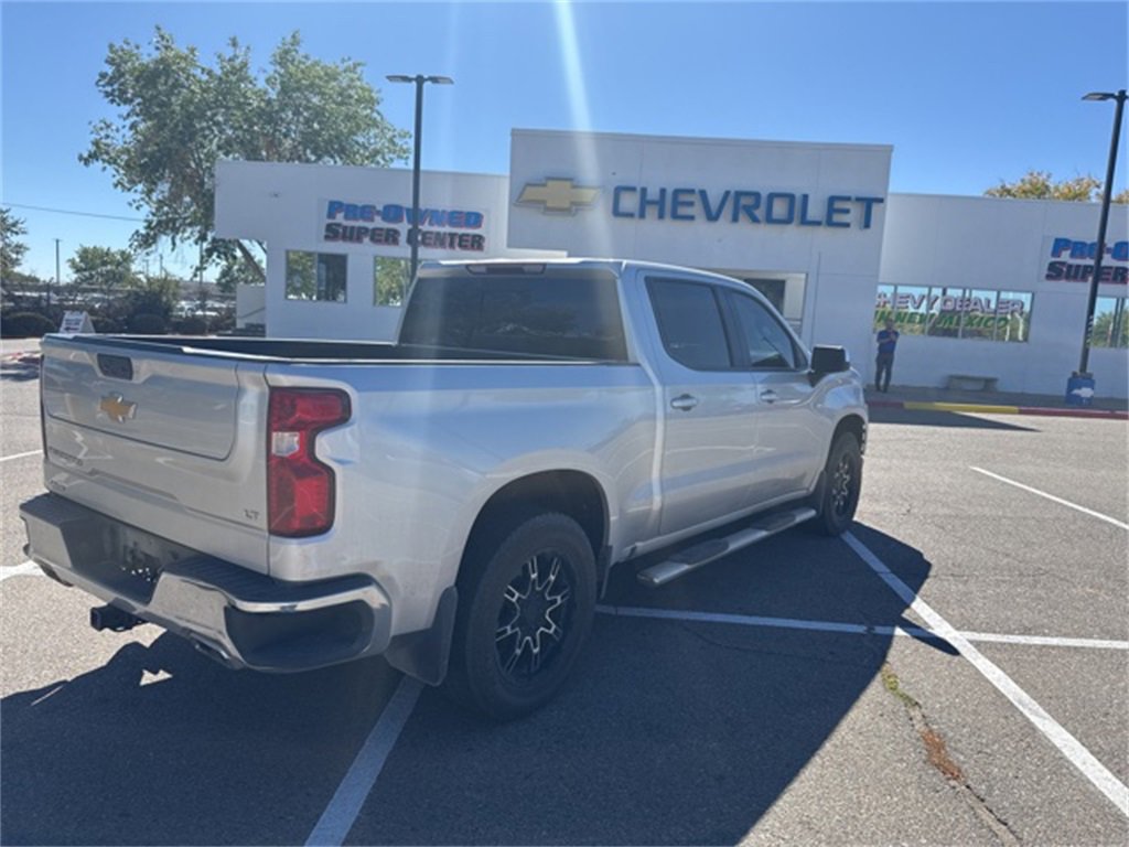 2021 Chevrolet Silverado 1500 LT photo 3
