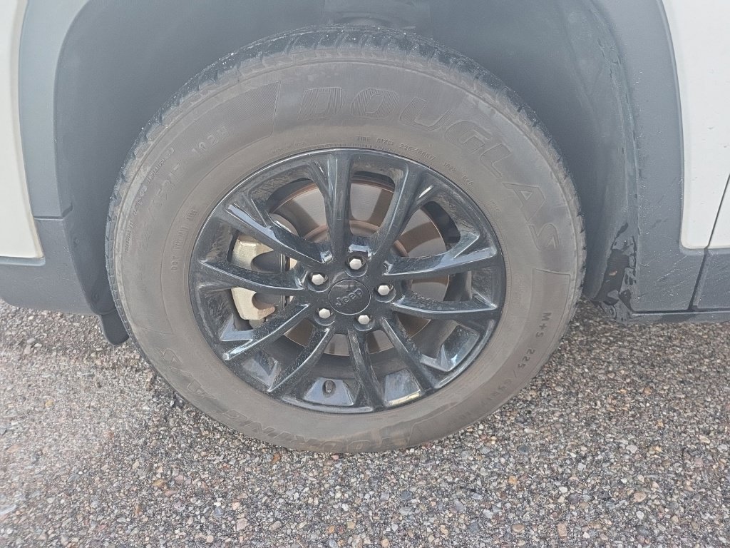 Used 2023 Jeep Cherokee Altitude Lux 4x4 SUV