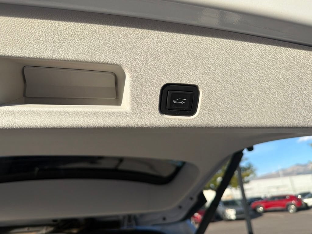 2024 GMC Acadia Denali - Photo 10