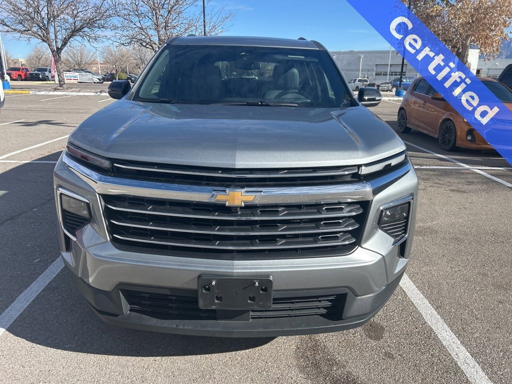 Used 2025 Chevrolet Traverse LT SUV