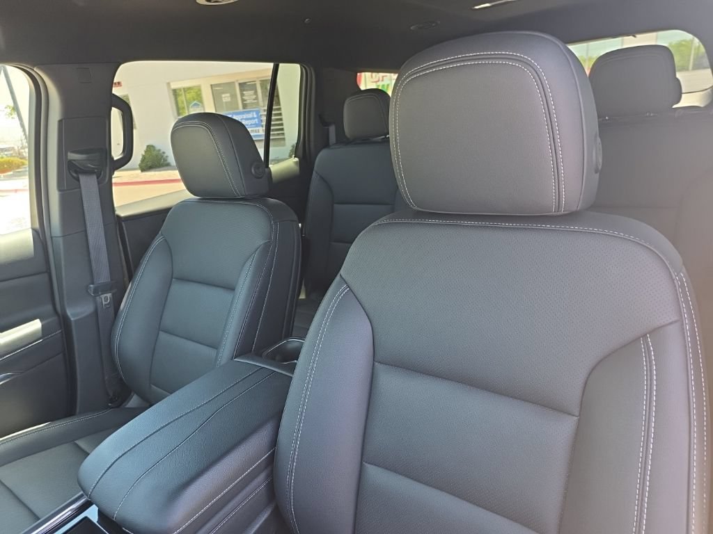 2025 Chevrolet Traverse LT - Photo 14
