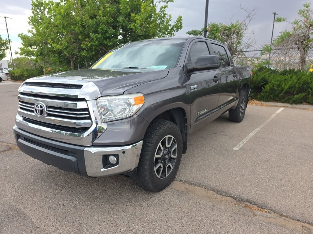 2017 Toyota Tundra SR5 5.7L 4WD FFV Crew Max Short Bed's photo