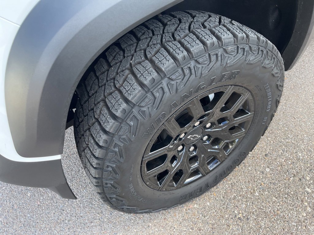 2025 Chevrolet Colorado Trail Boss photo 2