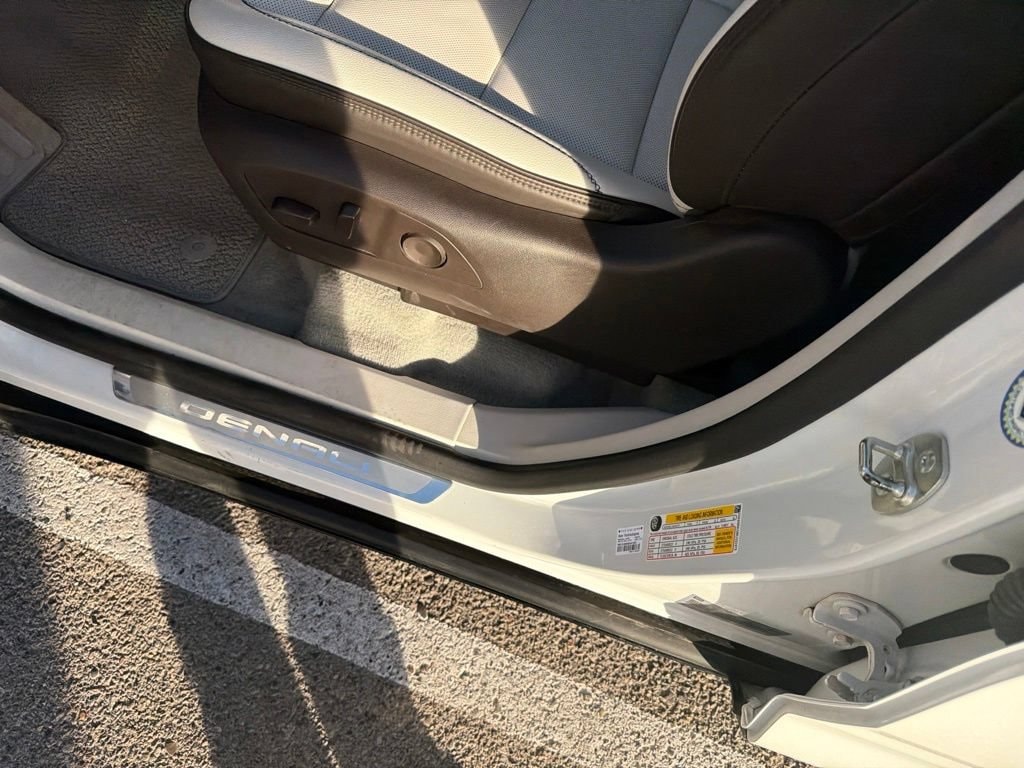 2024 GMC Acadia Denali - Photo 12