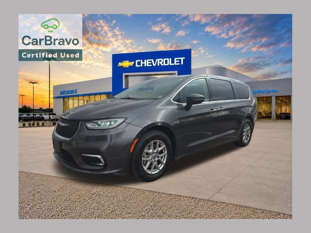 Used 2023 Chrysler Pacifica Touring L Minivan