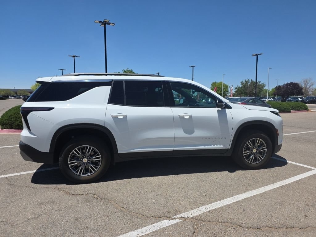2025 Chevrolet Traverse LT - Photo 8