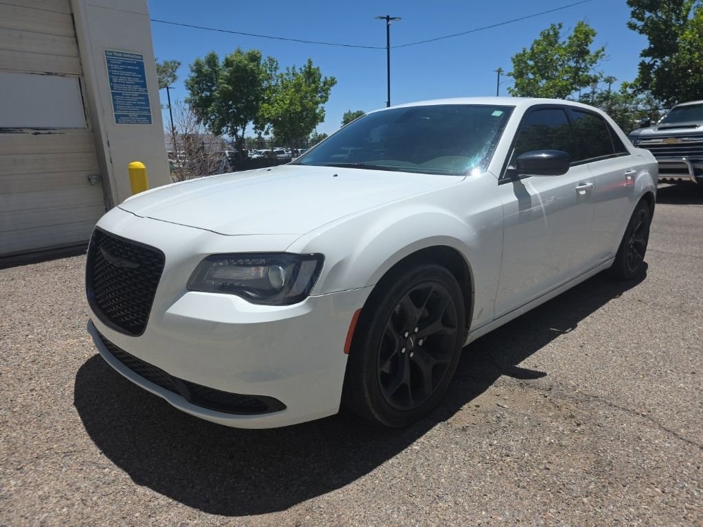 2021 Chrysler 300 Touring's photo