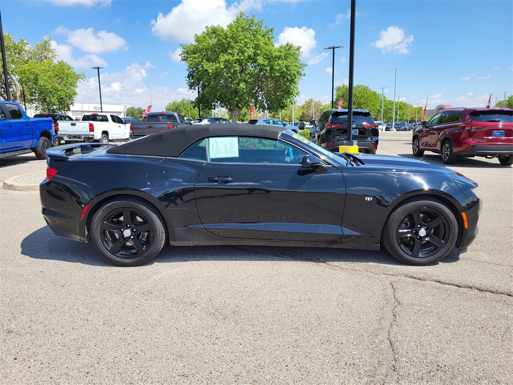 2023 Chevrolet Camaro 1LT photo 2