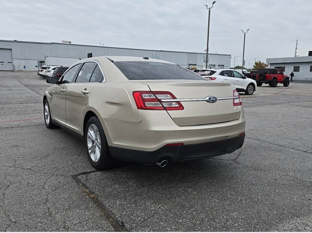 Used 2018 Ford Taurus SE Sedan
