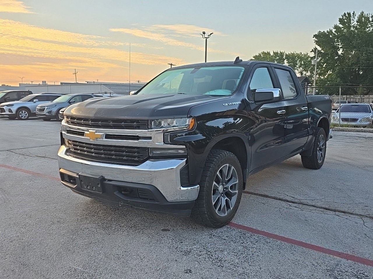 2019 Chevrolet Silverado 1500 LT photo 3