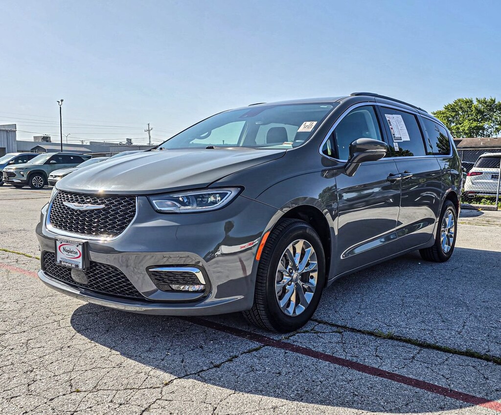 Used 2022 Chrysler Pacifica Touring L AWD Van Passenger Van