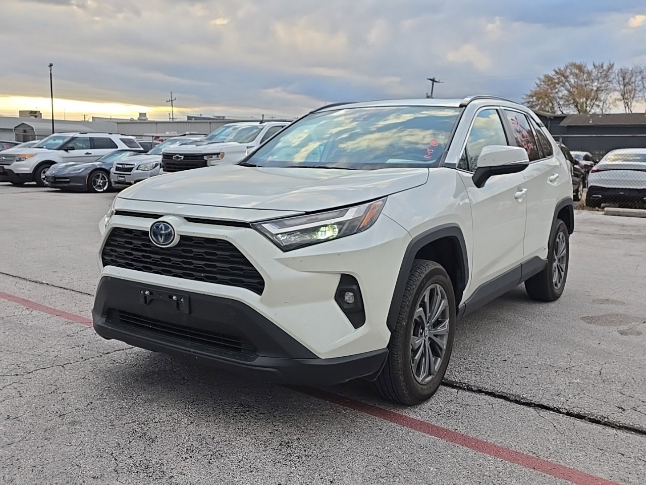 2022 Toyota RAV4 Hybrid XLE Premium photo 2