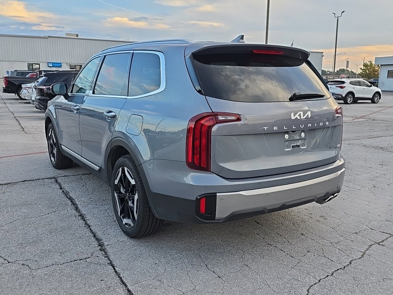 2025 Kia Telluride S photo 2