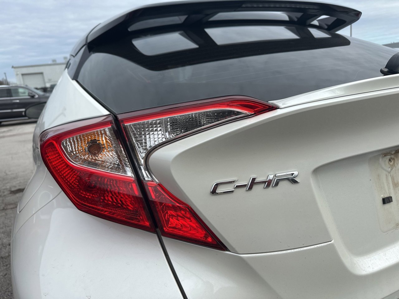 2020 Toyota C-HR LE photo 4