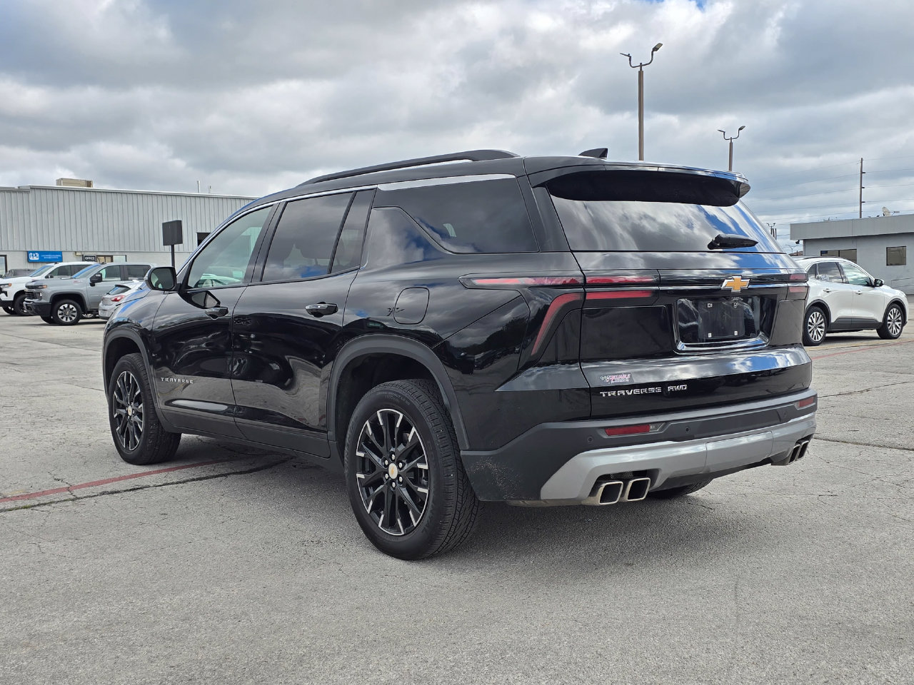 Used 2025 Chevrolet Traverse LT SUV