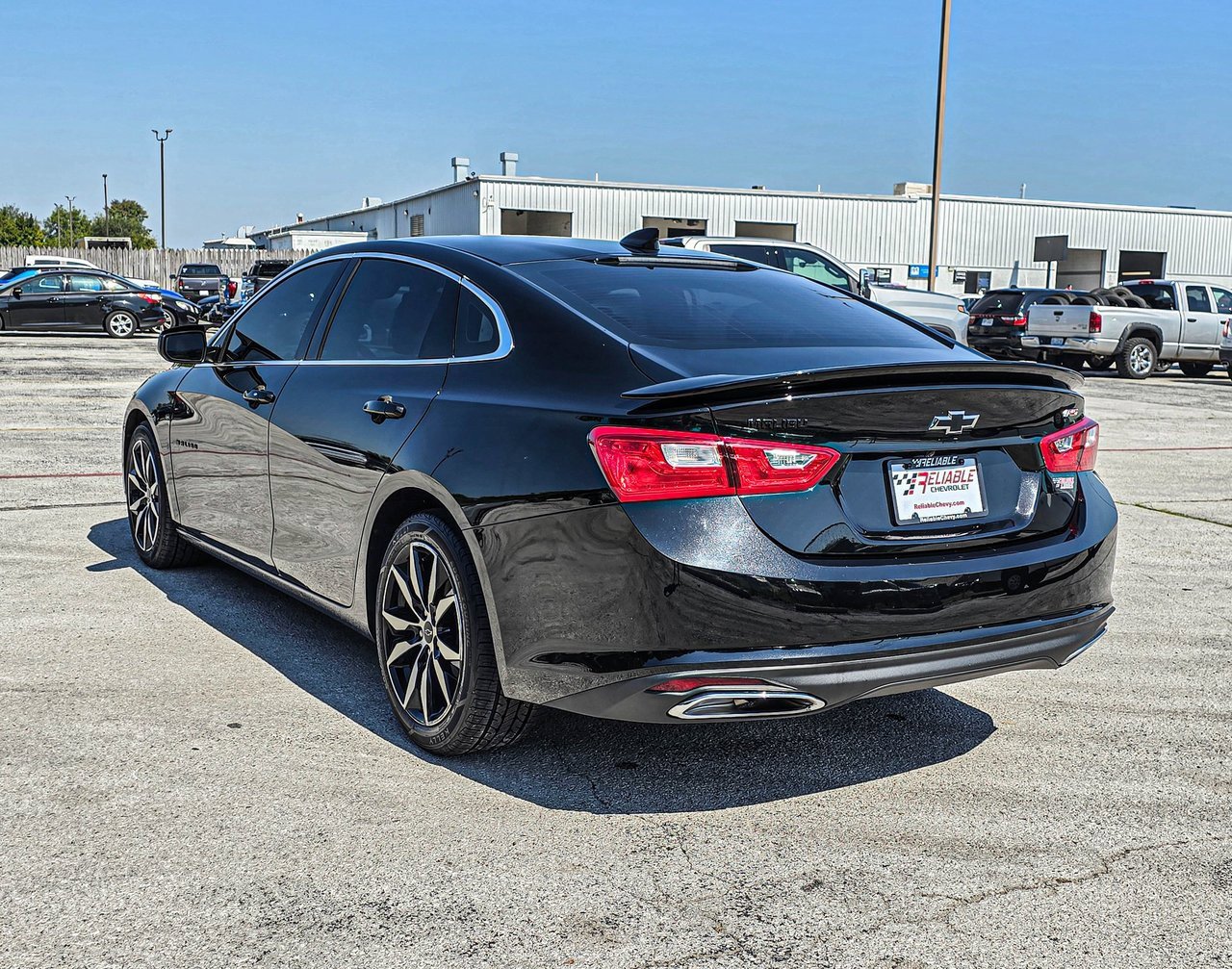 2022 Chevrolet Malibu RS photo 2