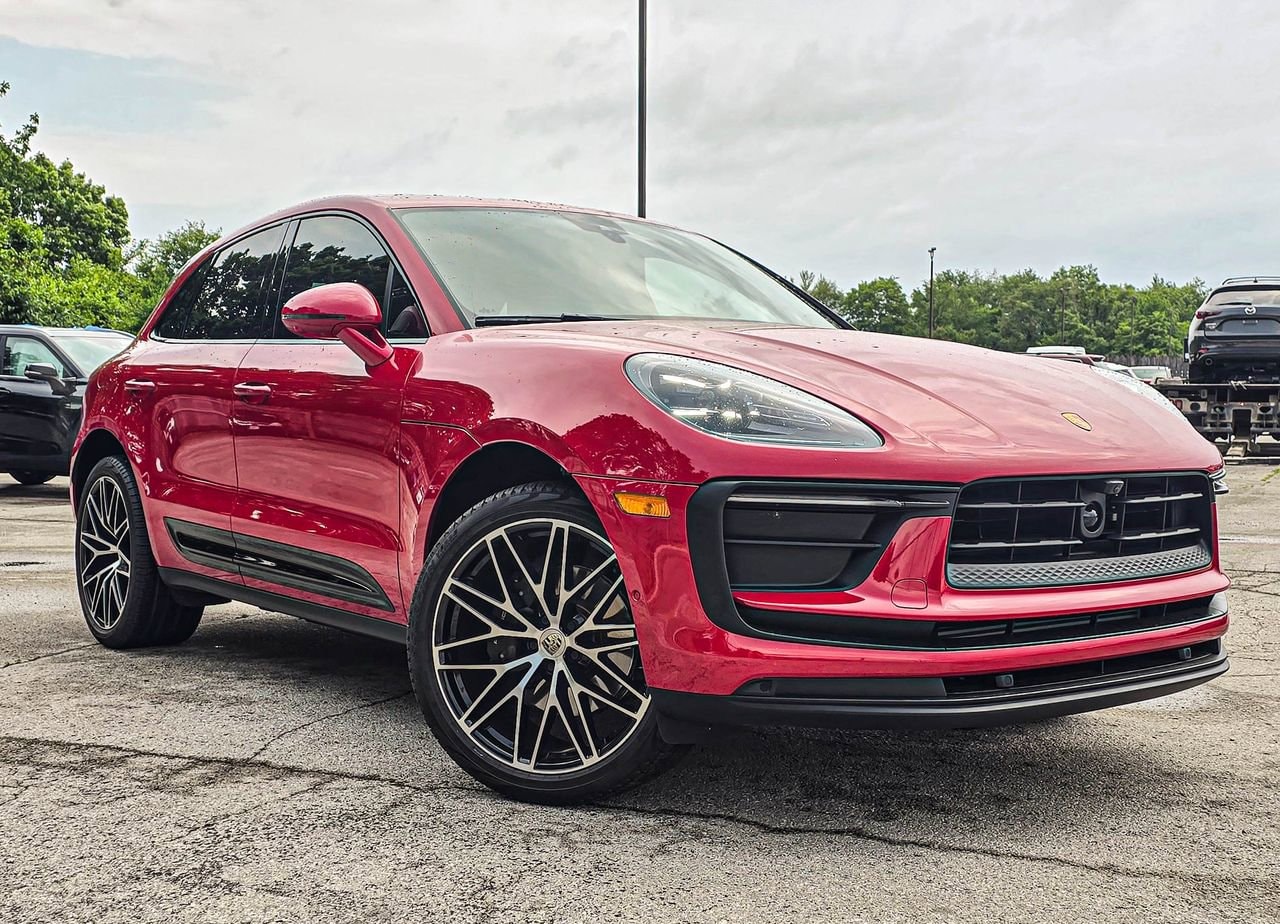 2023 Porsche Macan T's photo