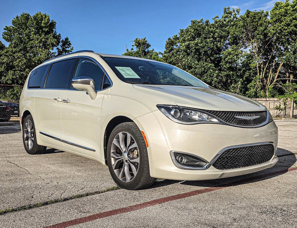 Used 2017 Chrysler Pacifica Limited Van