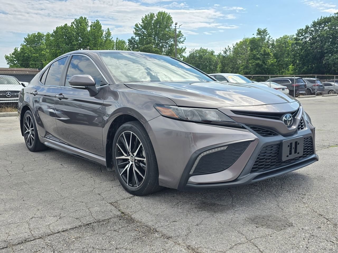 2024 Toyota Camry SE's photo