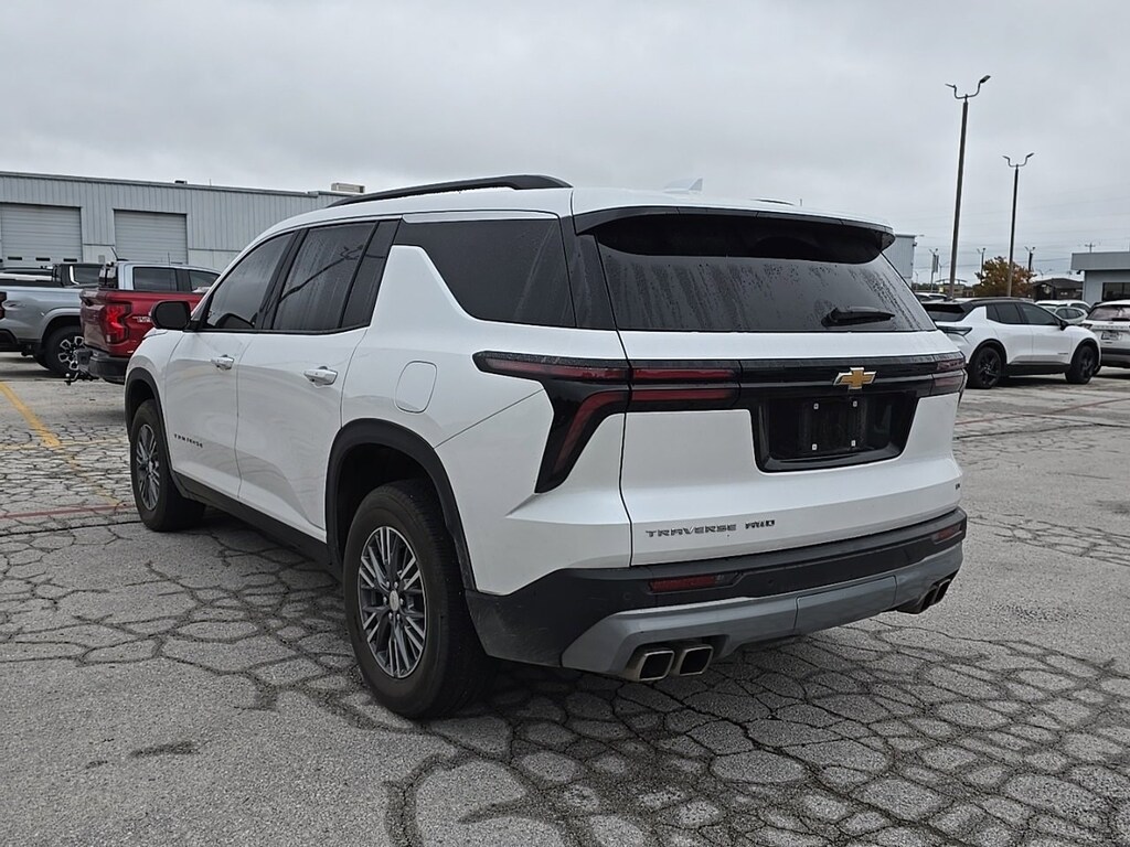 Used 2024 Chevrolet Traverse LT SUV