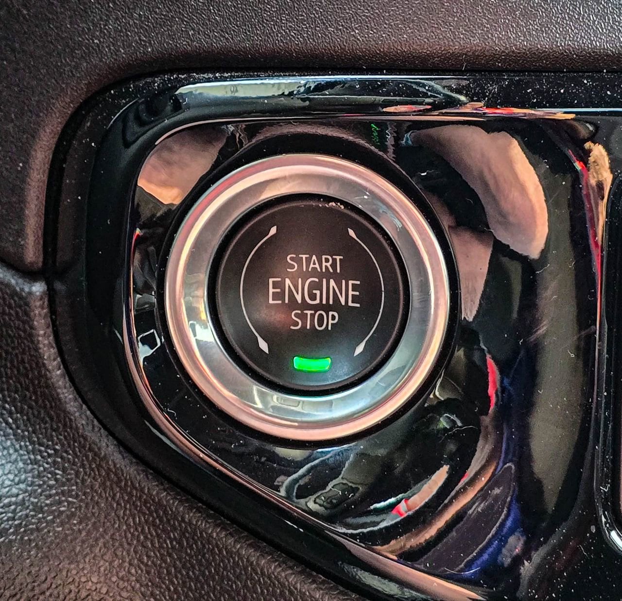 Used 2024 Summit White Chevrolet RST image 18