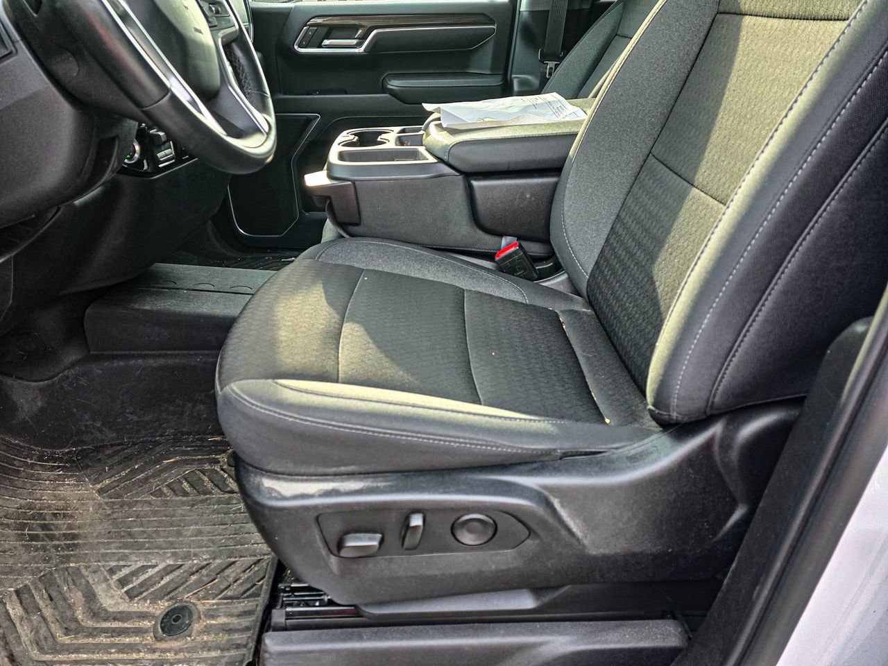 Used 2024 Summit White Chevrolet RST image 10