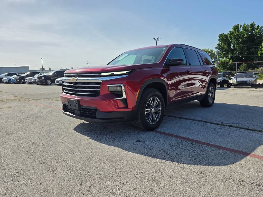 Used 2025 Chevrolet Traverse LT SUV