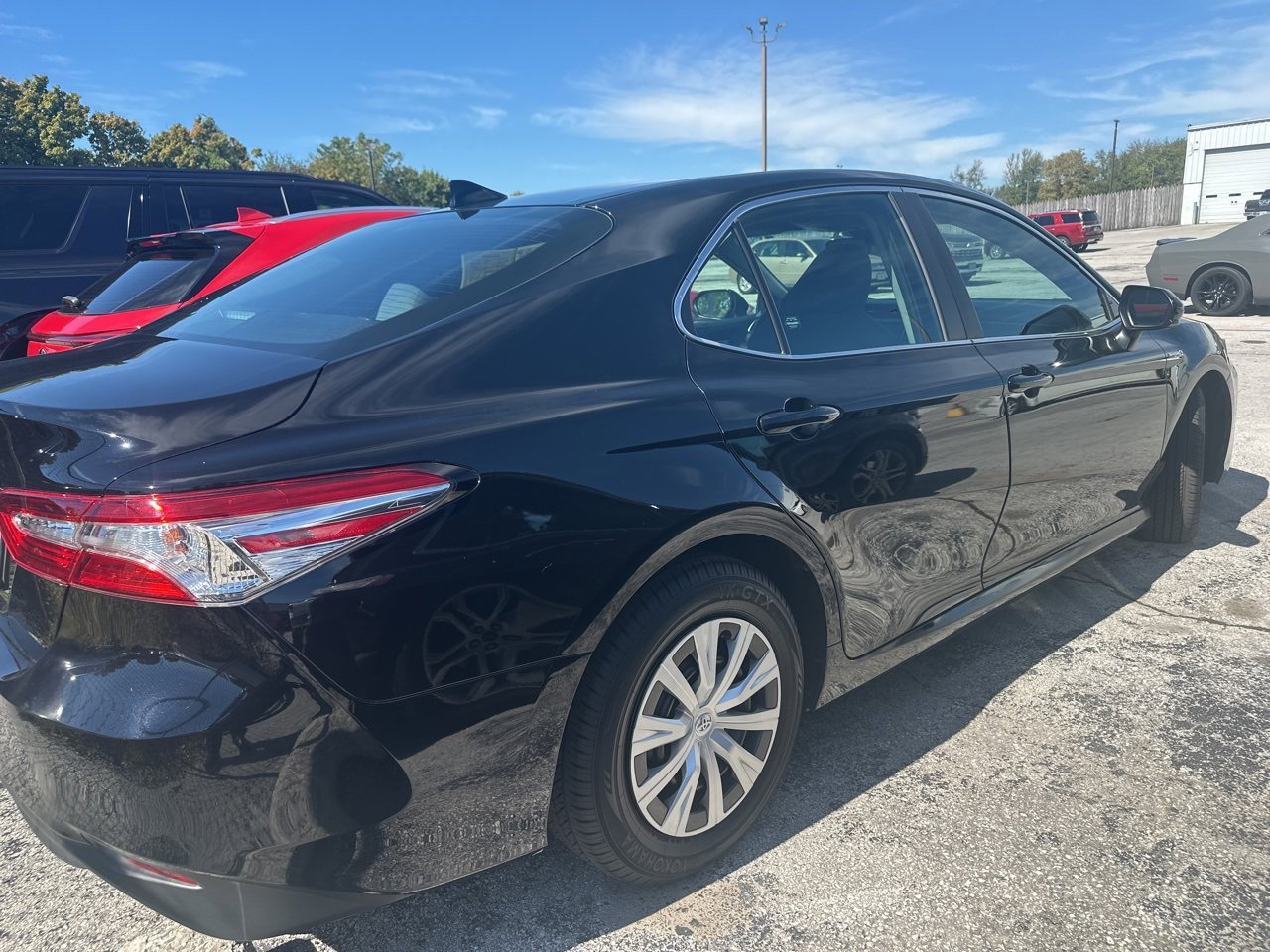 2020 Toyota Camry Hybrid LE photo 2
