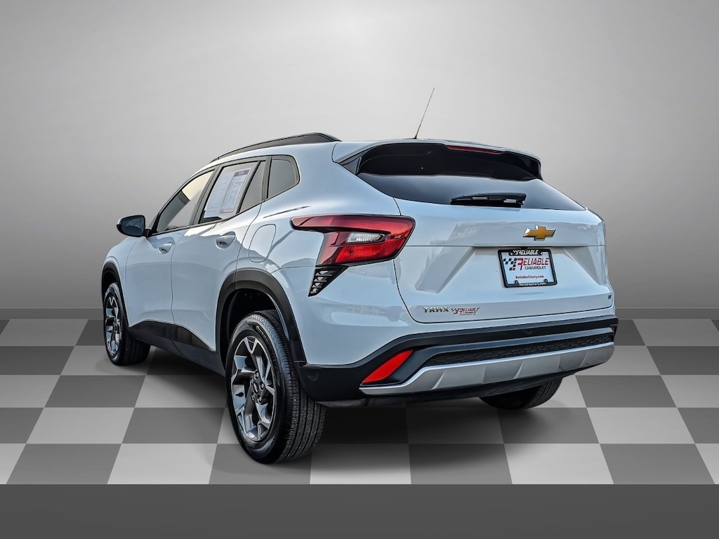 Certified 2025 Chevrolet Trax LT SUV