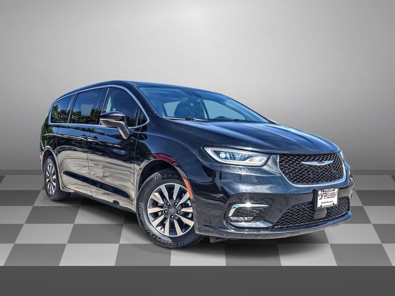 2023 Chrysler Pacifica Hybrid Touring L Hybrid's photo